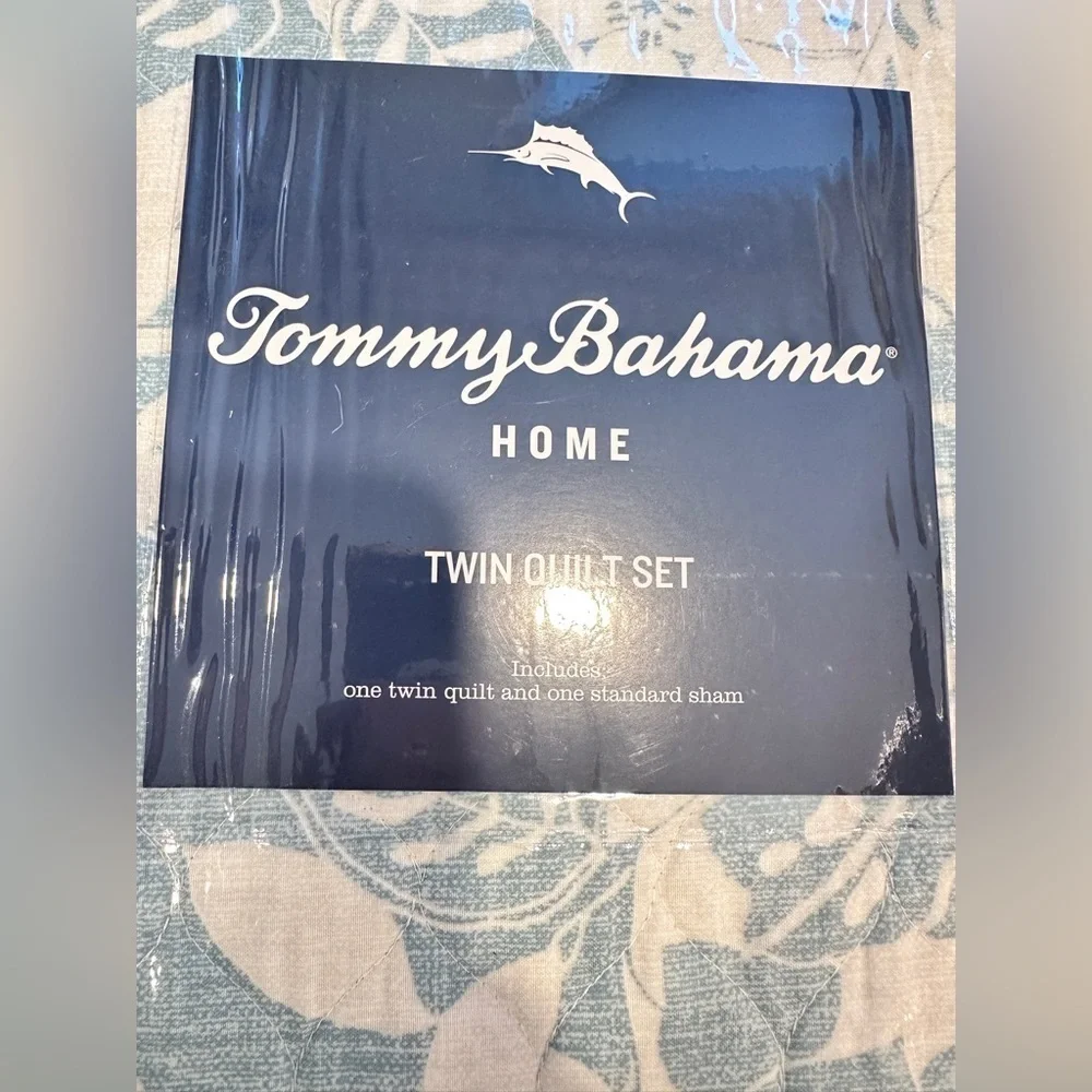 Tommy Bahama Laguna Beach Twin Quilt Set in Blue and White  - NWT